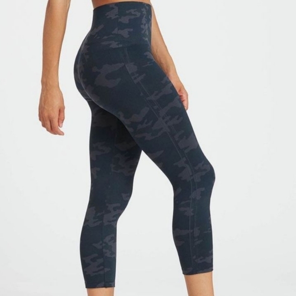 SPANX Look at Me Now Black Camo Leggings NEW - Picture 1 of 4
